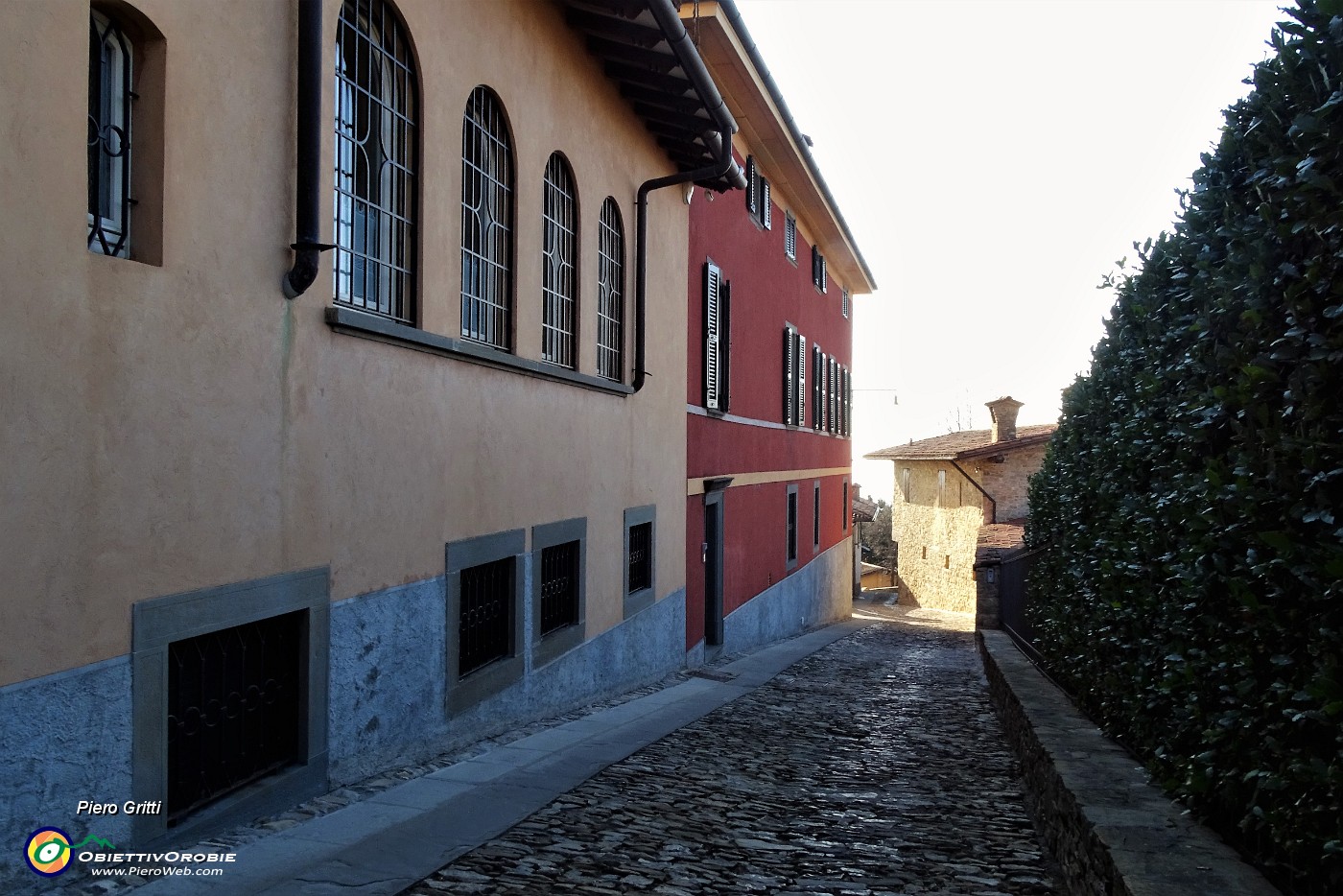 38 Su stradetta lastricata (vista dall'alto).JPG